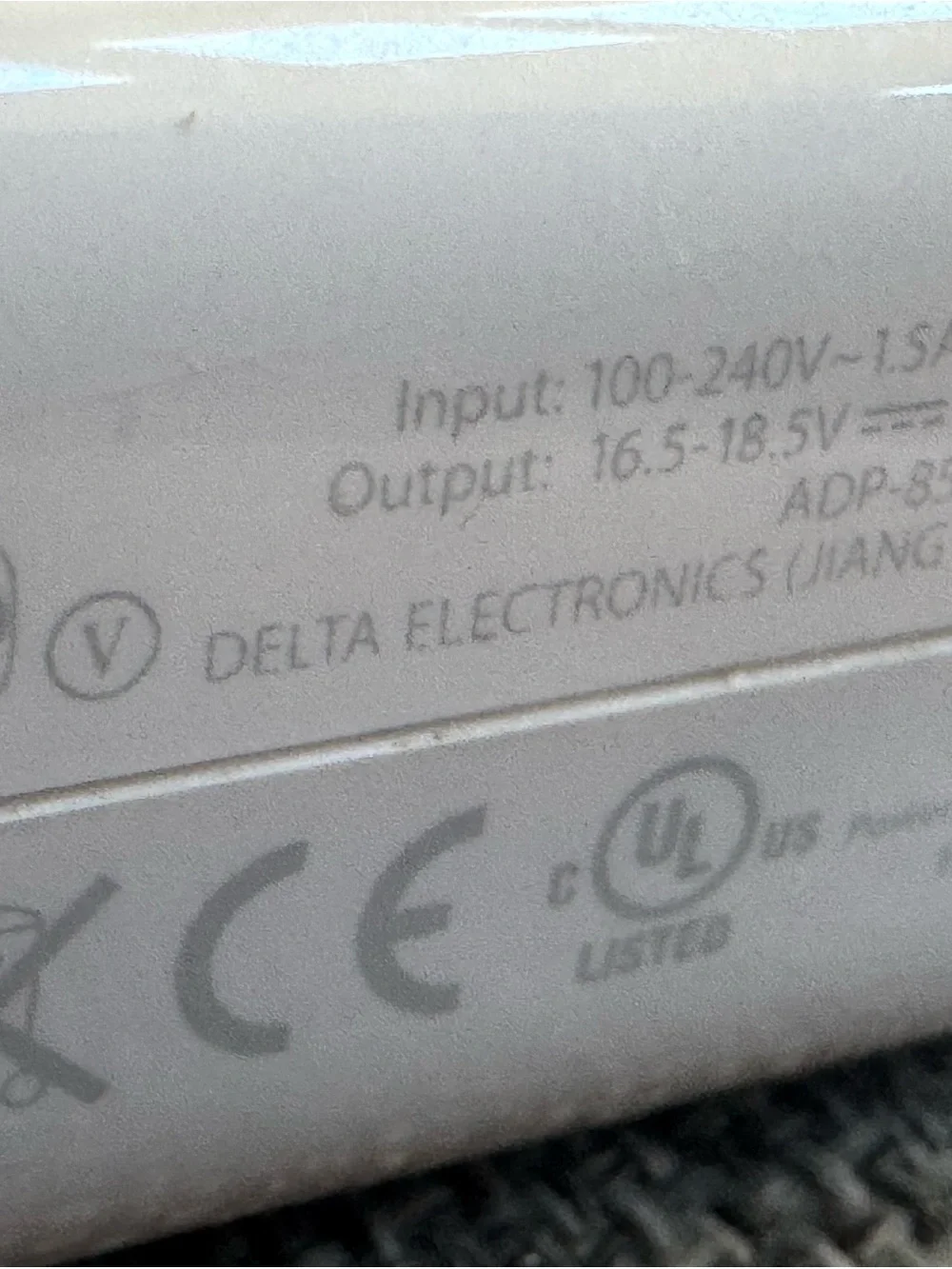Apple White MacBook MagSafe 85W Power Adapter Charger A1343 2010